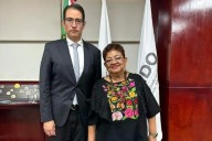Revisa Godoy asuntos de FEMDO con su nuevo titular