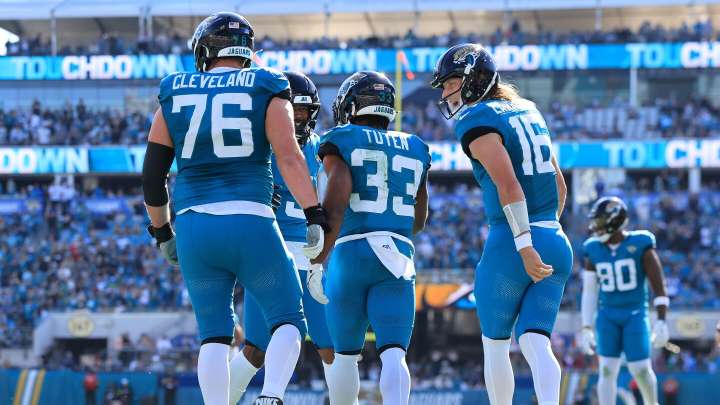 Jaguars extend lead to 31-10 before halftime