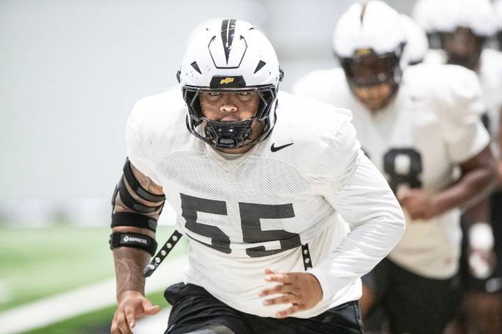 UCF tackle John Walker plans to enter transfer portal
