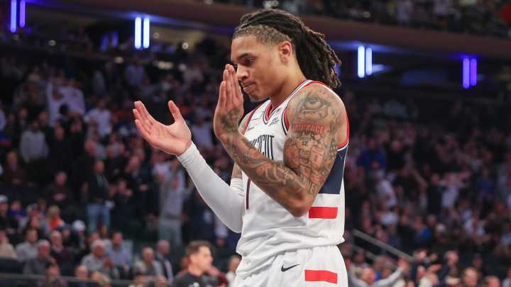 Texas at UConn odds, picks and predictions