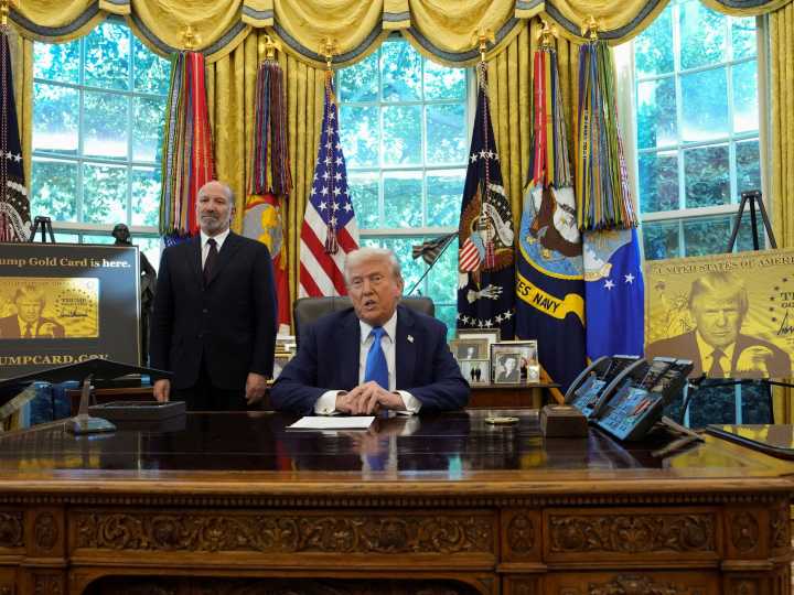 La Trump Gold Card es oficial: todo lo que tienes que saber sobre la nueva forma de emigrar a EEUU propuesta por el presidente