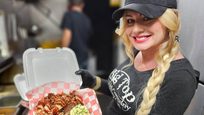 Popular food truck partners with Sarasota bar, live music venue
