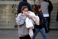 Vacunas, antigripales, analgésicos y mascarillas, así se arman los españoles contra la gripe