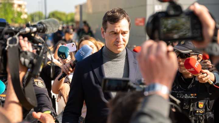 La Audiencia de Badajoz retrasa a mayo el juicio contra el hermano de Pedro Sánchez y a Miguel Ángel Gallardo