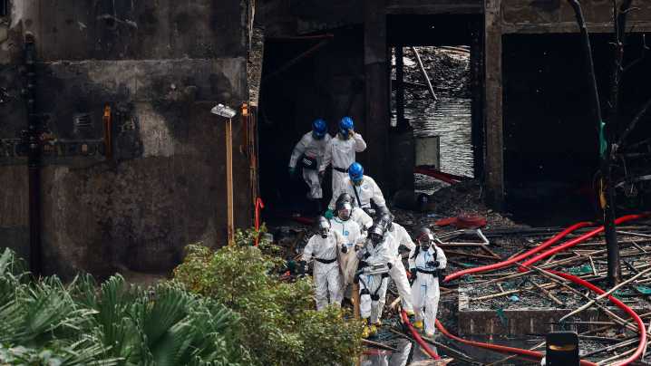 El número de víctimas del incendio de Hong Kong asciende a 151 y el registro de los edificios llevará tres semanas