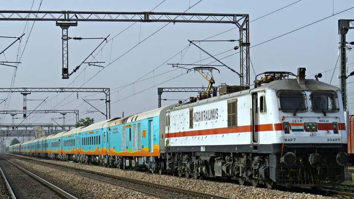 Railways adds extra coach to Jammu–New Delhi Rajdhani amid IndiGo flight disruptions