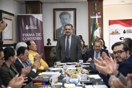 Firman INEA y CROM convenio para acercar servicios educativos a personal