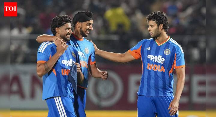 IND vs SA, 3rd T20I: Seamers wreak havoc as India thrash South Africa by seven wickets to go 2