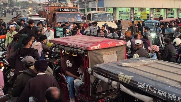 Bhopal News: Traffic Chaos From Bhopal Talkies, Commuters Stuck For Hours; Police, Admin Officials Absent