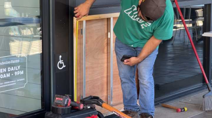 Los Angeles businesses burglarized overnight, police say