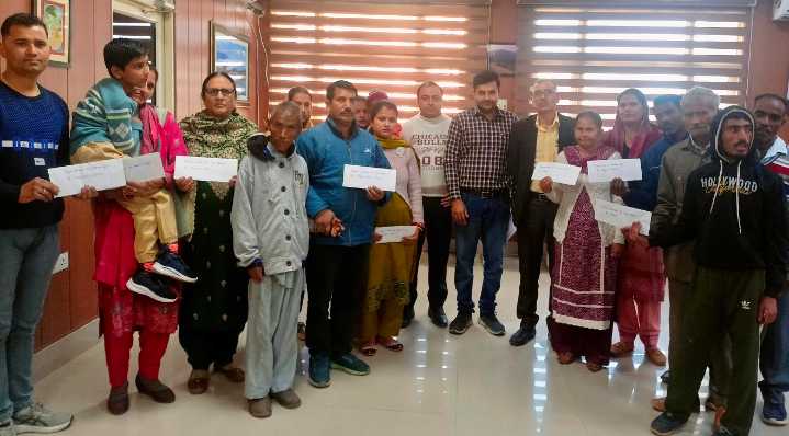 Kathua Admin distributes Niramaya Health Cards among PwDs