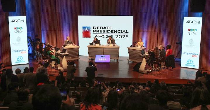 Jara y Kast protagonizan su debate con más cruces y con inédito protagonismo de sus “barras bravas”