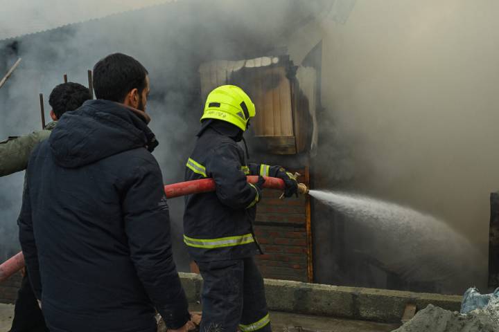 Srinagar: Nowpora Fire Guts 5 Houses, Leaves 4 Orphaned Sisters Homeless
