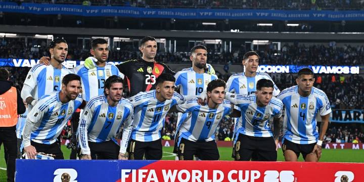 La controvertida lista con los 100 mejores futbolistas que disputarán el Mundial 2026: qué argentinos figuran en el ranking y el gran ausente
