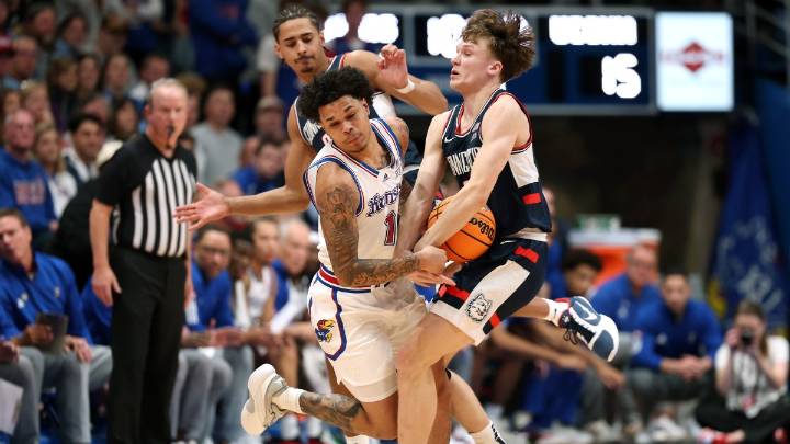 Braylon Mullins’ breakout performance lifts No. 5 UConn over No. 21 Kansas 61-56 at Allen Fieldhouse – NBC Connecticut