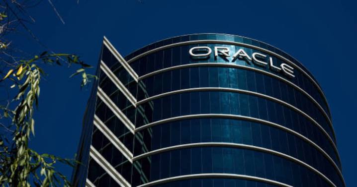 Acción de Oracle se desplomó por dudas sobre la IA, pero Wall Street ve espacio para invertir