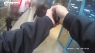 Las imágenes del hombre que amenazó con un cuchillo a pasajeros en la estación de metro de Burjassot, Valencia