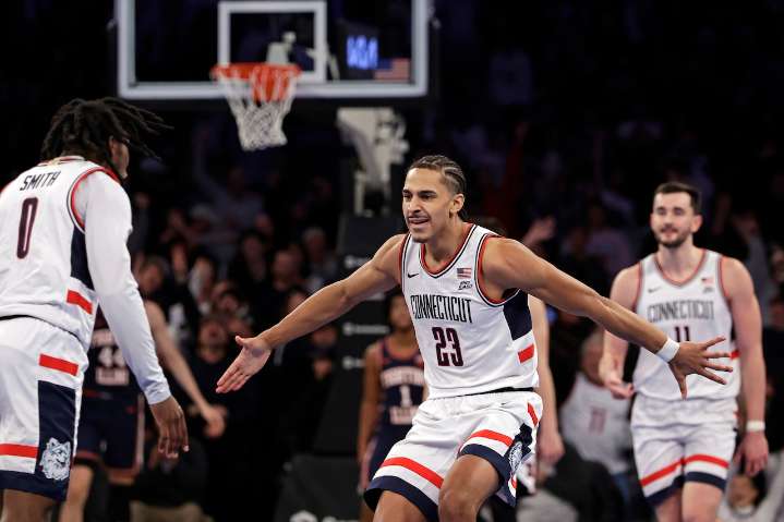 Where to watch UConn vs. Kansas: College basketball free live stream