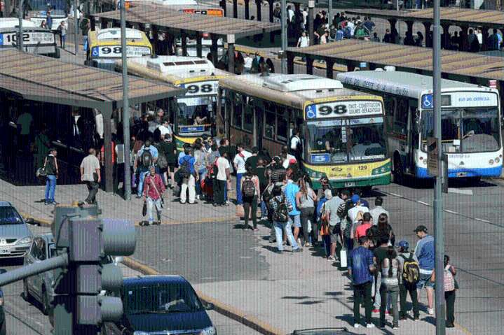 La UTA amenaza con un paro de colectivos desde esta medianoche