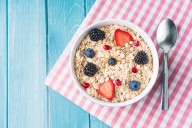 Overnight Oats vs. Hot Oatmeal: Which Is Better for Fiber, Digestion, and Nutrients?