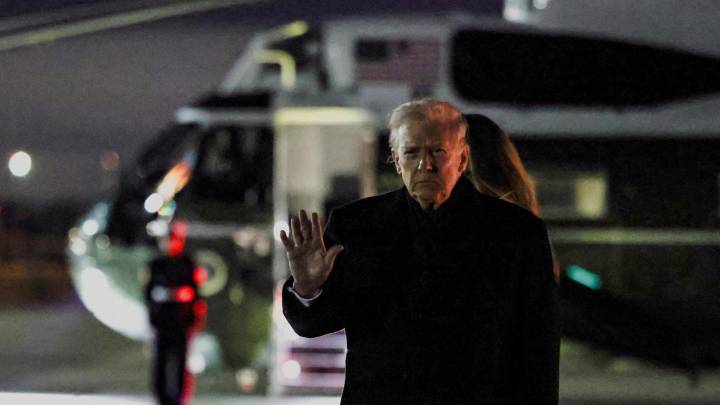 Trump evalúa los próximos pasos en Venezuela con sus asesores tras ordenar el 'cierre' del espacio aéreo del país