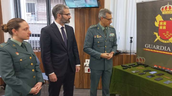 Intervienen armas de guerra en la vivienda de uno de los tres detenidos por el doble crimen de Lorca (Murcia)
