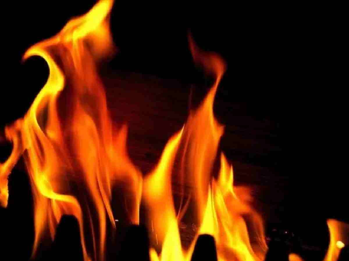 Delhi: Couple trapped while escaping fire at shop, suffocated to death