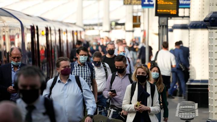 Fears of Christmas travel disruption if free flu jabs aren't given to rail staff