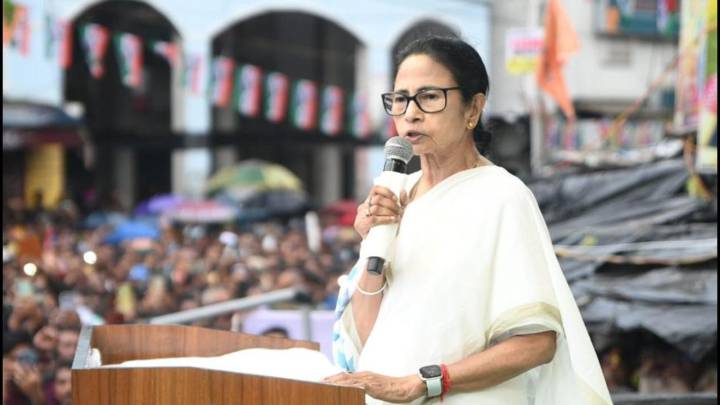 Mamata Banerjee Threatens Dharna Over Voter List During West Bengal SIR Ahead of 2026 Polls
