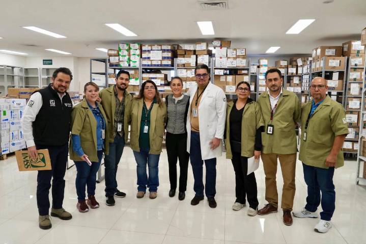 Sin aviso previo, Sheinbaum llega a hospital del IMSS por desabasto de medicinas