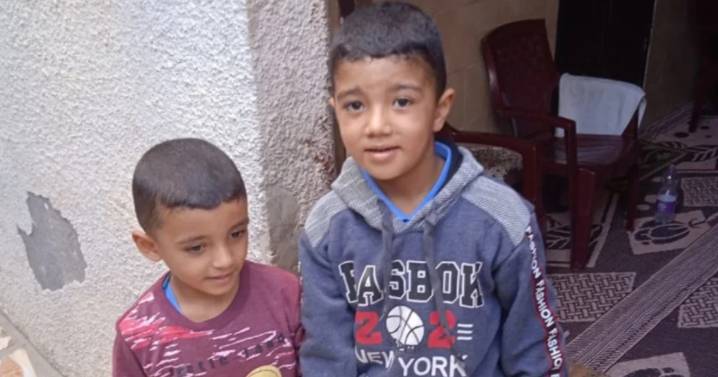 ¡Terrible! Dron israelí mata a dos niños que recolectaban leña para su papá en Gaza