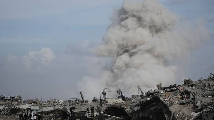 Hamas calls for more international pressure on Israel before ceasefire's next phase