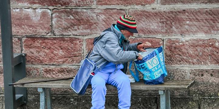 De vivir en la calle a estudiar en la universidad con 64 años: “Una puerta se abre tras años de oscuridad”