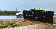 [URGENTE] Un camión volcó en Circunvalación Noroeste durante el temporal