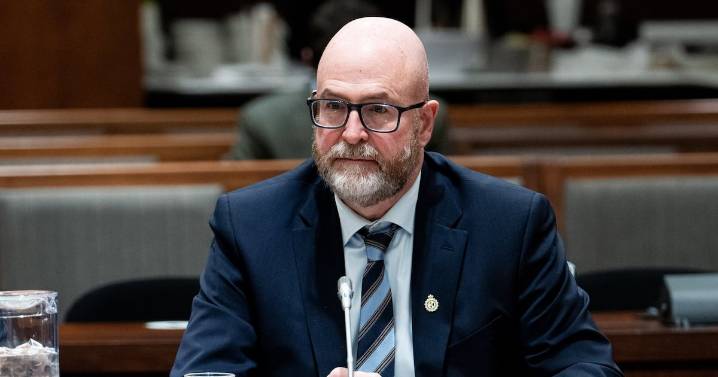 CBSA removal warrants: 10,000 active for more than 1 year