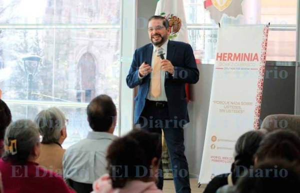 Imparten conferencia sobre neurodivergencia y derechos de personas autistas