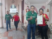 Pareja en Veracruz se vuelve viral al firmar su divorcio en armonía y con un beso