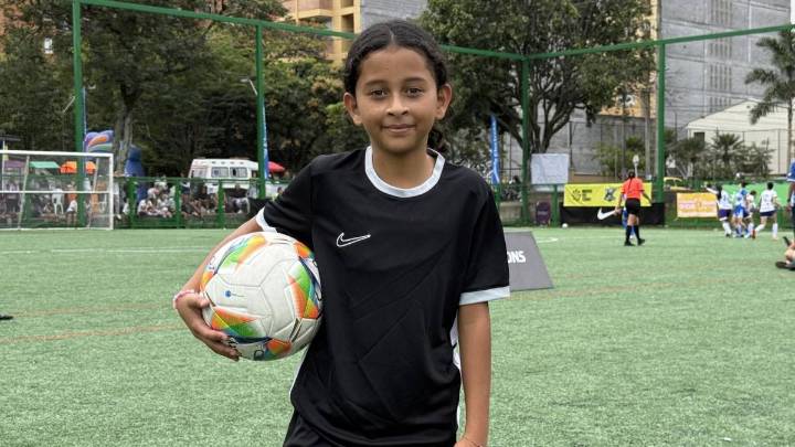 Dulce Nicole, la niña que recicla con su madre en Medellín y que fue elegida embajadora Nike Eco League en la Copa Malala’s
