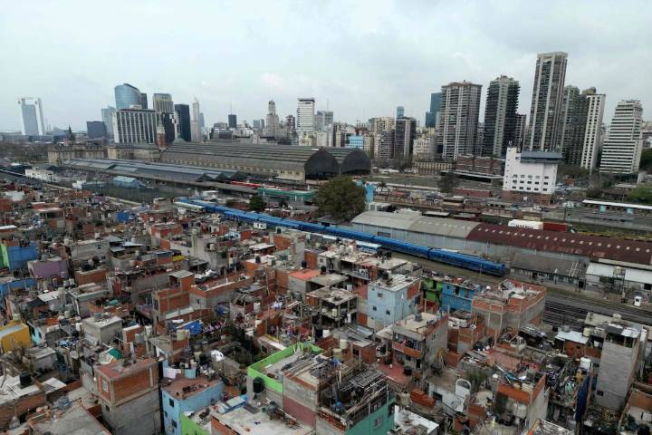 "Los terrenos están usurpados". Fuerte debate por las villas en la Ciudad entre Marra y referentes barriales