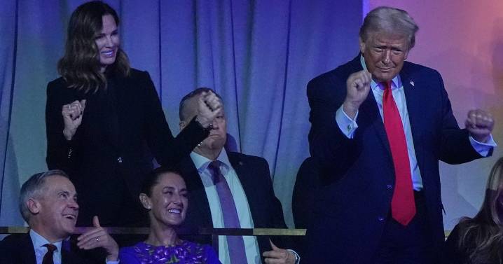 ‘¿Ese equipo es bueno?’ Así fue la plática entre Sheinbaum, Trump y Carney en el sorteo del Mundial