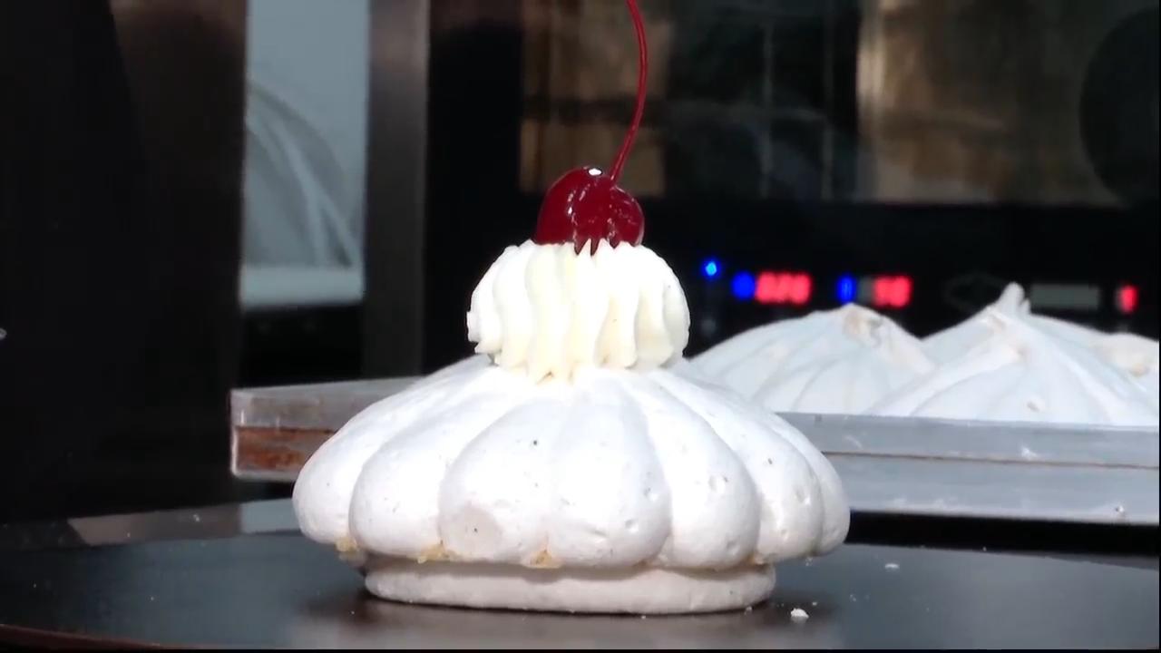 Battle of the puddings: Lviv ditches Pavlova and celebrates the new Karynska