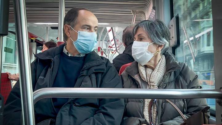 Las comunidades apoyan un protocolo frente a la gripe: vacunas, mascarillas y ventilación