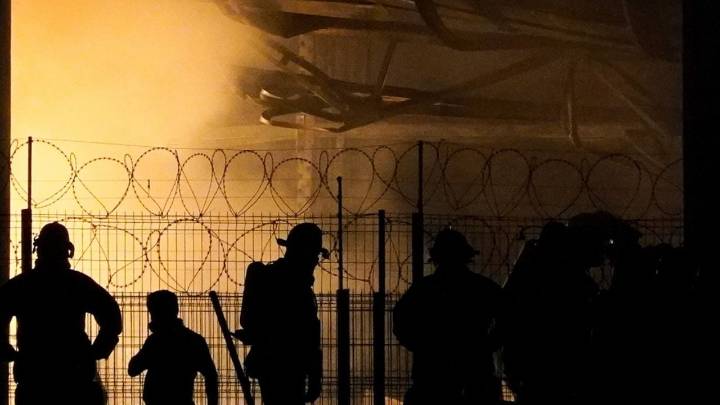 Al menos 23 muertos, entre ellos turistas por el incendio en un club nocturno en la India
