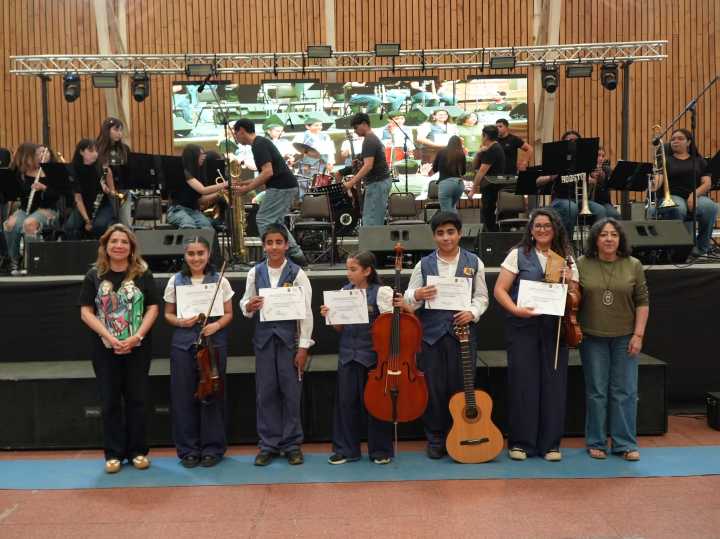 Masivo y exitoso encuentro de bandas escolares organiza SLEP Maule Costa en Cauquenes