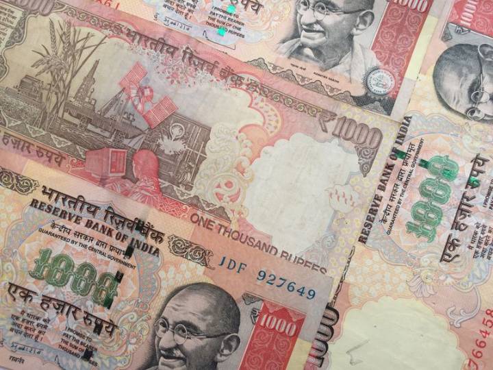 Crores in demonetised currency seized in north Delhi's Wazirpur; several detained