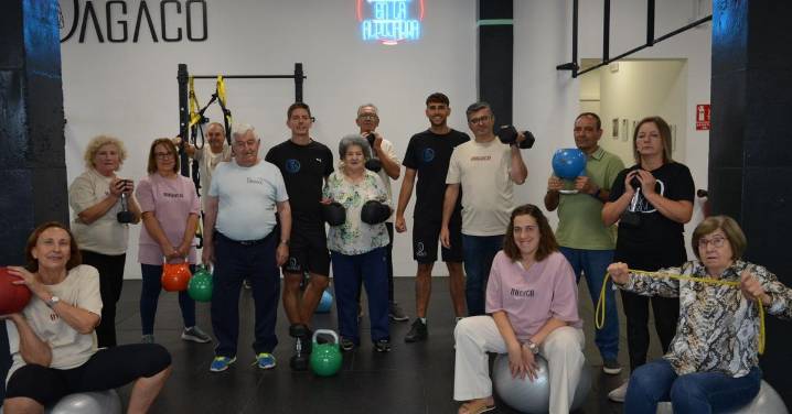 Un grupo de jóvenes de la Alpujarra combaten el envejecimiento con entrenos itinerantes para mayores