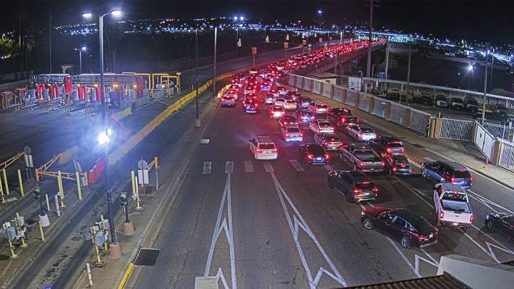 Puentes internacionales se saturan de norte a sur; aún falta que lleguen las caravanas de paisanos