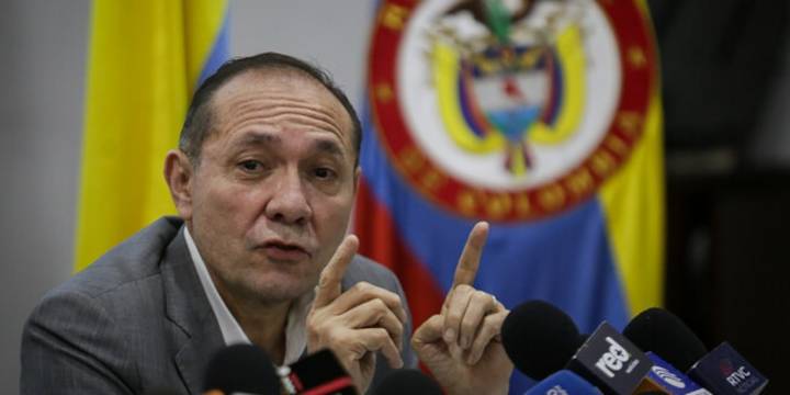 Ministro Sanguino defiende impacto positivo del salario mínimo en la economía local: “No se gasta en Miami, sino en la tienda de barrio”