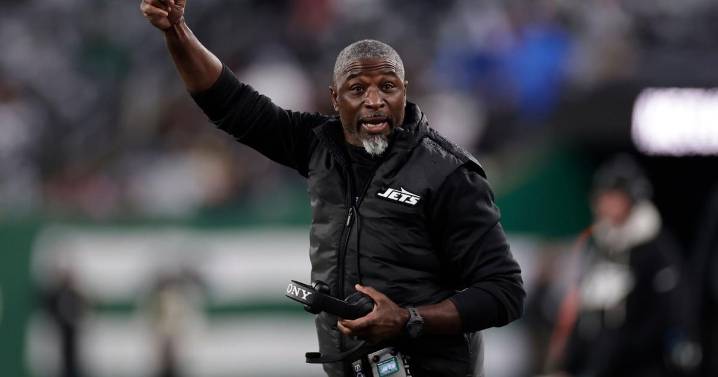 Inspired by Philip Rivers, Jets coach Aaron Glenn jokes about making a comeback at 53