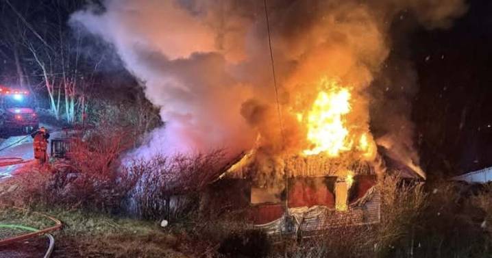 Massive fire destroys abandoned house on Carter Street in Hazard